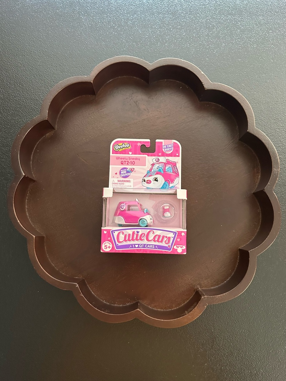 Shopkins Cutie Cars With Mini Shopkin QT2-10 Wheely Sneaky